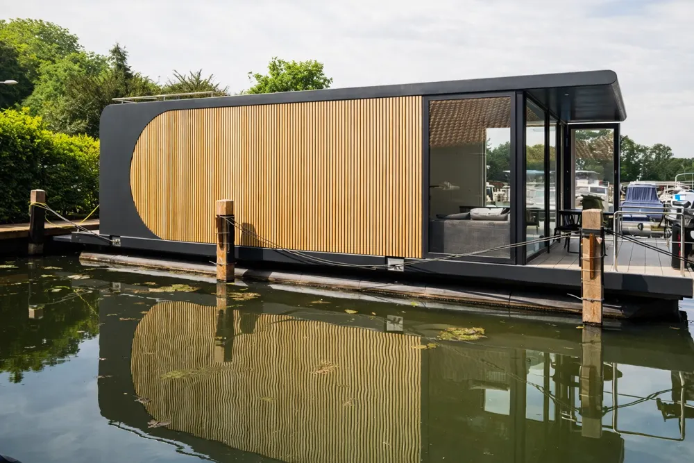 Woonboten Lemmer | Luxe verblijf aan het water in Friesland (41) in Lemmer
